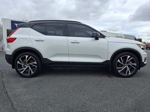 Used 2022 Volvo XC40 T5 R-Design w/ Advanced Package image 7