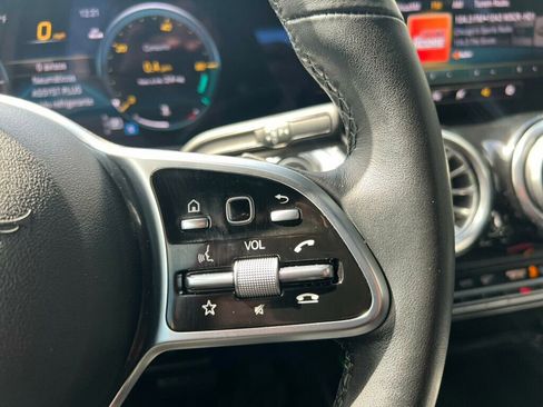 Used 2023 Mercedes-Benz GLB 250 4MATIC image 19