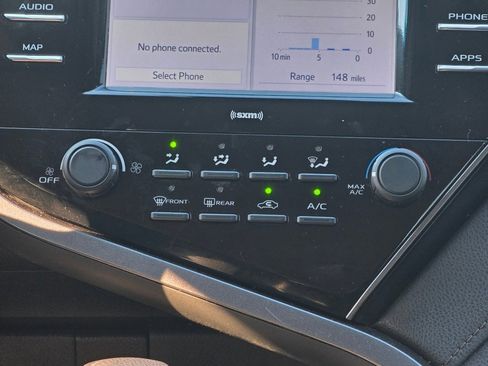 Used 2020 Toyota Camry LE image 12