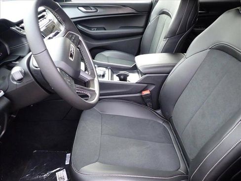 New 2025 Jeep Grand Cherokee L Altitude image 12