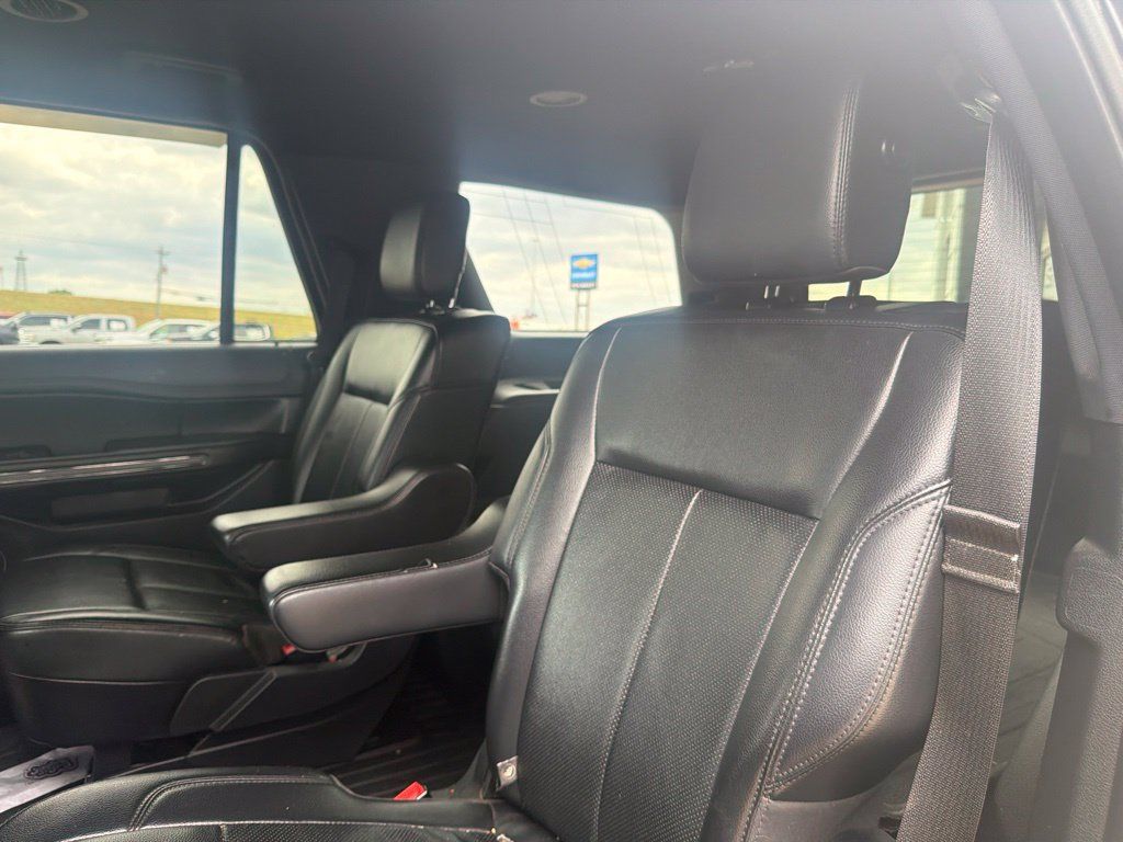 Used 2020 Ford Expedition XLT w/ Equipment Group 202A AWD/4WD image 13