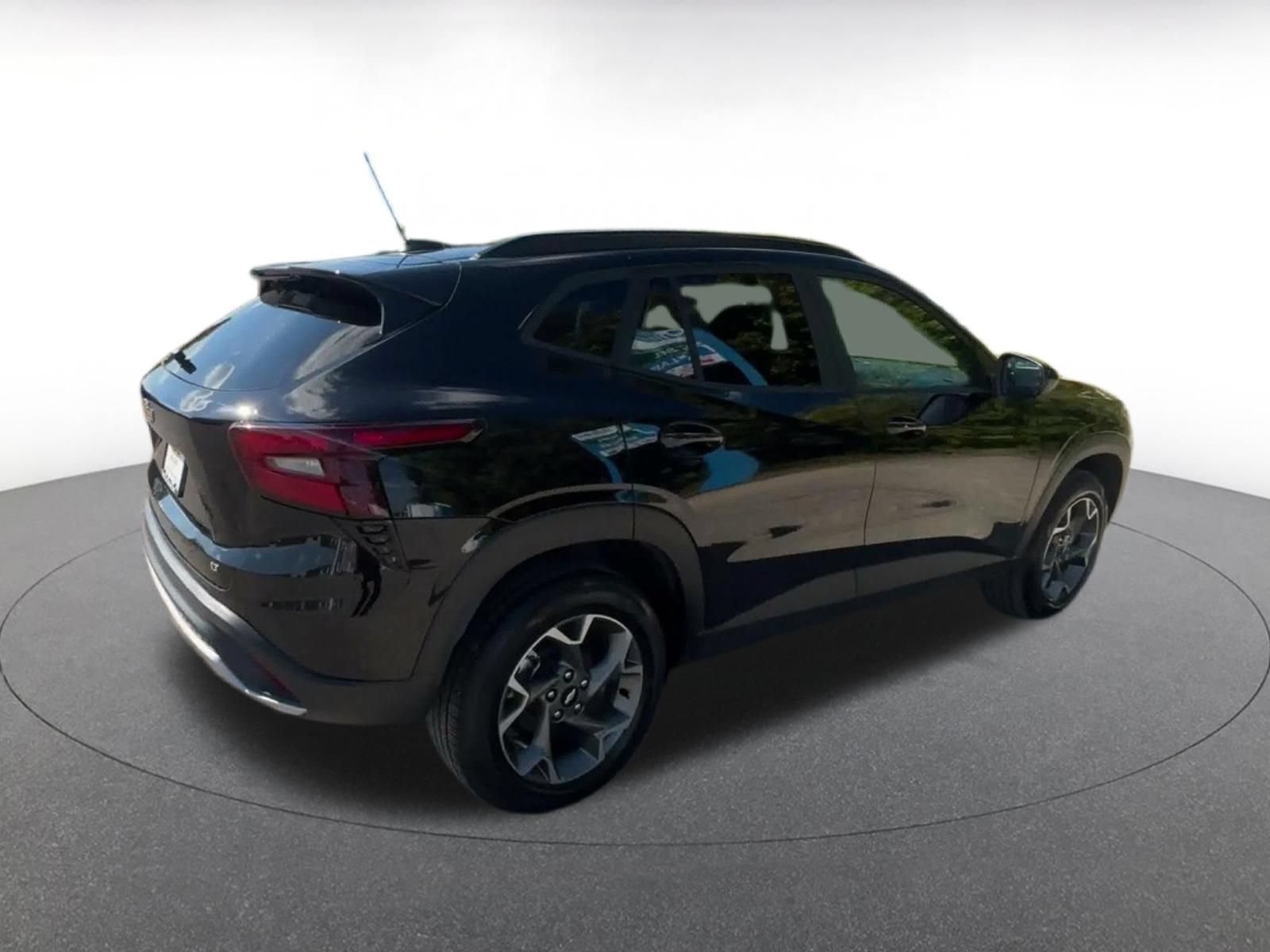 Used 2025 Chevrolet Trax LT w/ LT Convenience Package FWD image 14