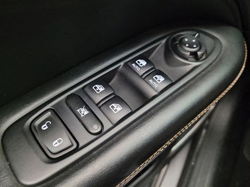 Used 2018 Jeep Compass Sport image 27