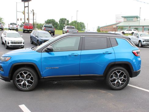 Used 2025 Jeep Compass Limited AWD/4WD image 5