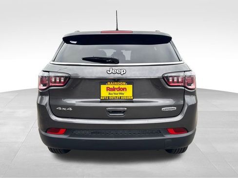 Used 2018 Jeep Compass Latitude w/ Popular Equipment Group image 9