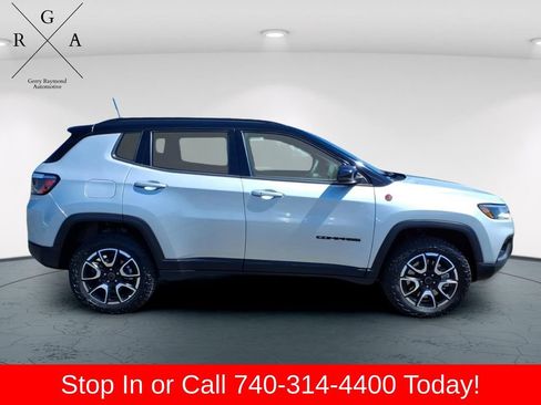 Used 2026 Jeep Compass Trailhawk AWD/4WD image 2