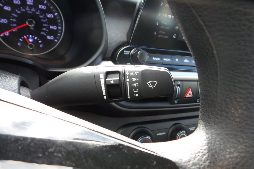 Used 2020 Kia Forte LXS FWD image 33