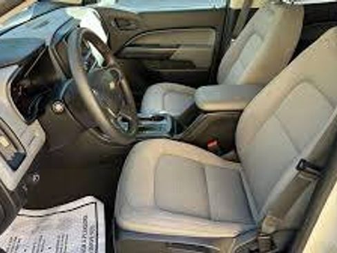 Used 2019 Chevrolet Colorado W/T w/ WT Convenience Package RWD image 2