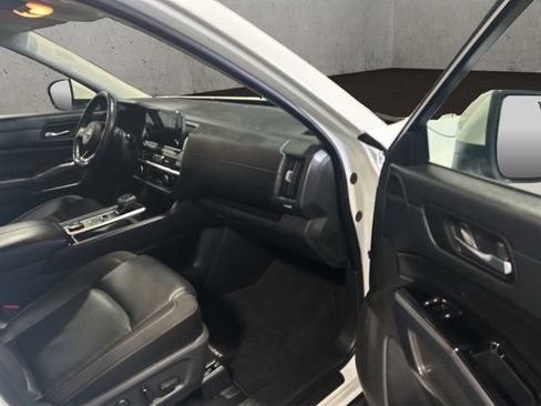 Used 2023 Nissan Pathfinder SL AWD/4WD image 24