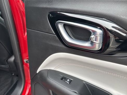 Used 2025 Jeep Compass Limited image 28