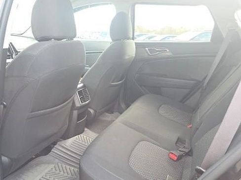 Used 2023 Kia Sportage LX image 10