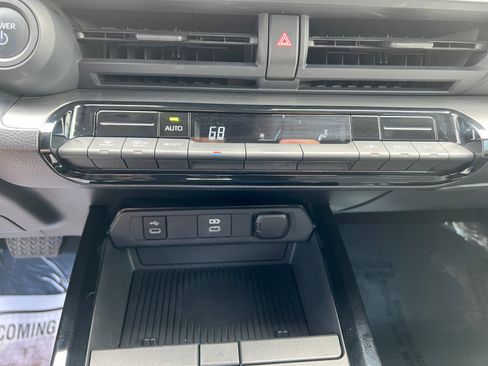 Used 2024 Toyota Prius LE FWD image 22