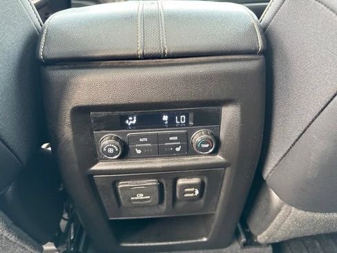 Used 2022 Chevrolet Traverse Premier w/ Redline Edition AWD/4WD image 16