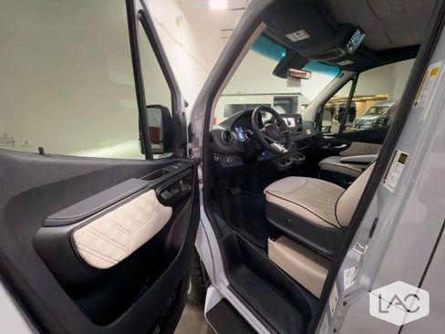 Used 2026 Mercedes-Benz Sprinter 2500 image 33