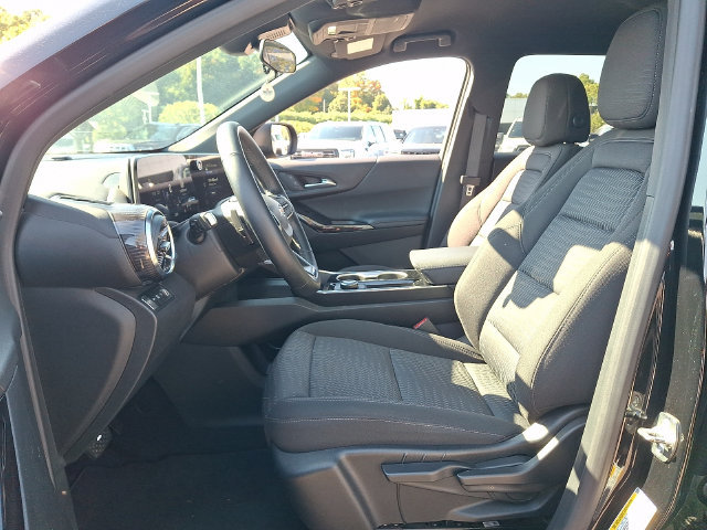 Used 2026 Chevrolet Equinox LT AWD/4WD image 2