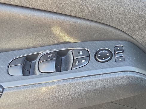 Used 2024 Nissan Altima 2.5 SV FWD image 25