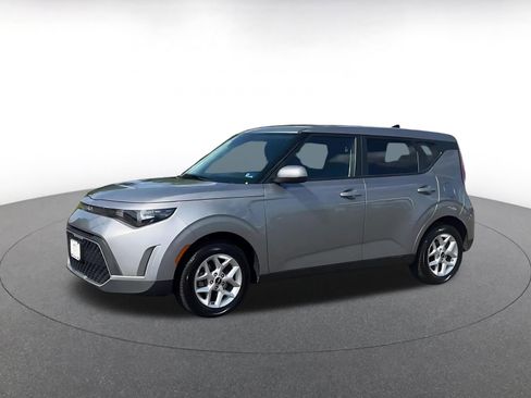 Used 2025 Kia Soul LX w/ LX Technology Package image 8