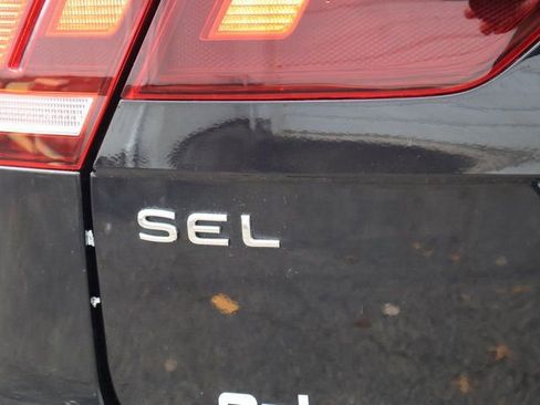 Used 2023 Volkswagen Tiguan SEL R-Line image 19