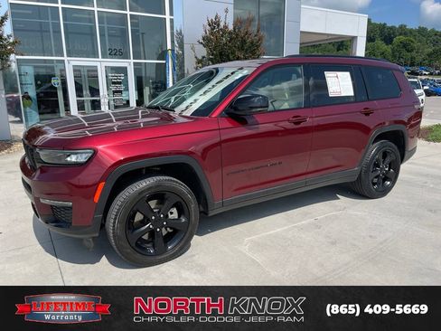 Used 2024 Jeep Grand Cherokee L Limited w/ Black Appearance Package AWD/4WD image 1