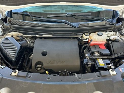 Used 2023 Chevrolet Traverse RS w/ LPO, 'HIT The Road' Package image 24