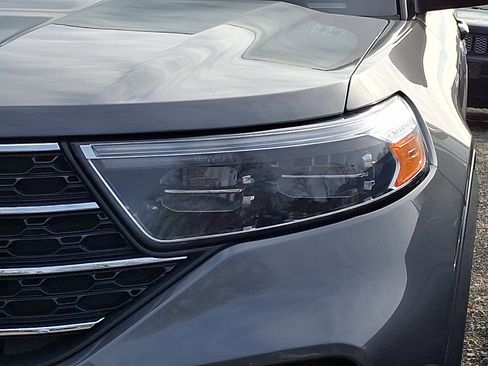 Used 2022 Ford Explorer XLT w/ Equipment Group 202A image 4