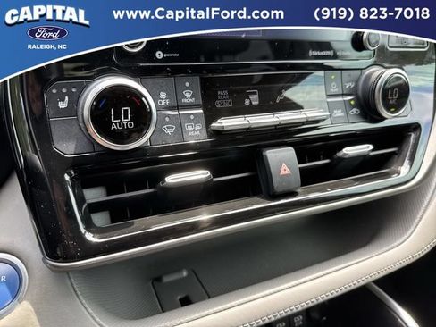 Used 2021 Toyota Highlander XLE AWD/4WD image 30