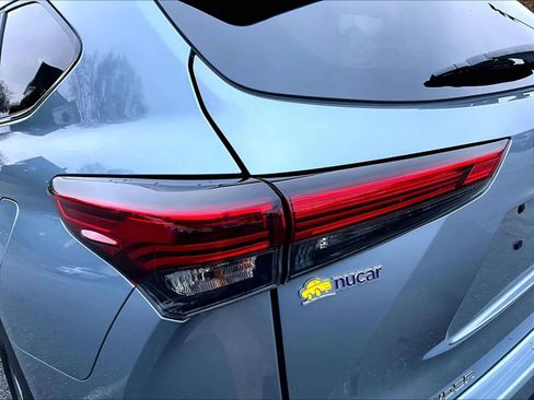 Used 2023 Toyota Highlander XLE image 35