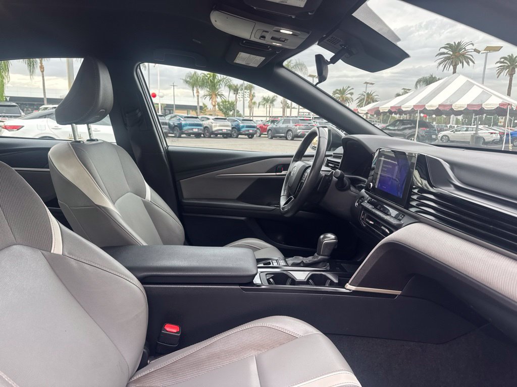Used 2025 Toyota Camry SE FWD image 8