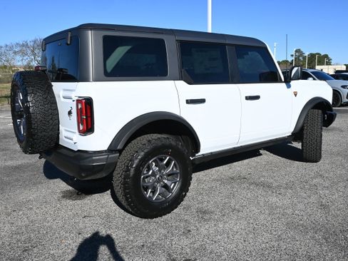New 2025 Ford Bronco Badlands image 2