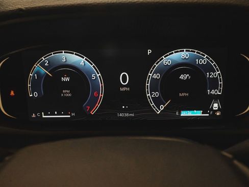 Used 2025 Jeep Wagoneer 4WD image 16