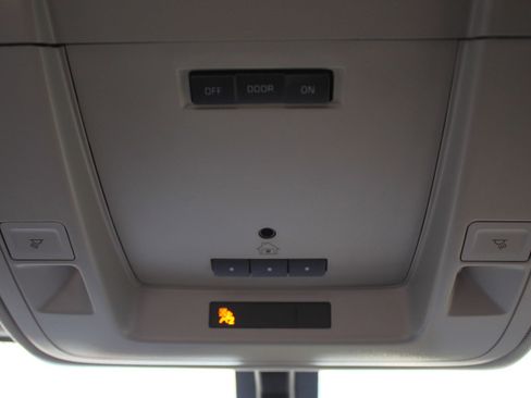 Used 2015 GMC Sierra 1500 SLE image 34