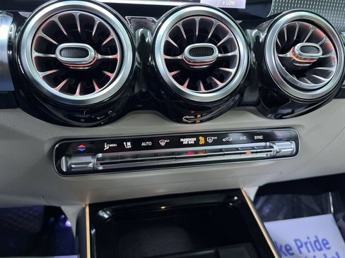Used 2021 Mercedes-Benz GLB 250 4MATIC image 22
