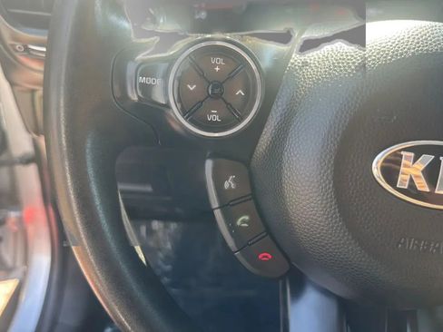Used 2019 Kia Soul FWD image 30