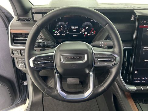 Used 2025 GMC Yukon Denali AWD/4WD image 10