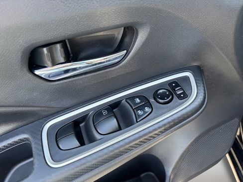 Used 2020 Nissan Versa SR FWD image 21