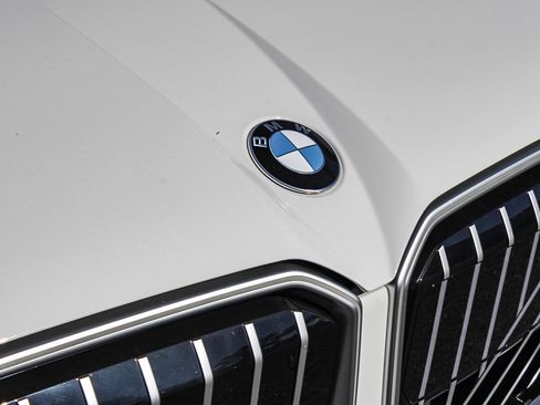 Certified 2025 BMW X3 xDrive30i w/ Convenience Package image 9