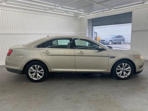 Used 2010 Ford Taurus SEL image 4