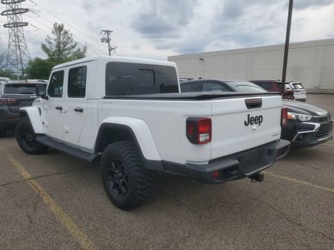 Used 2025 Jeep Gladiator Sport AWD/4WD image 4