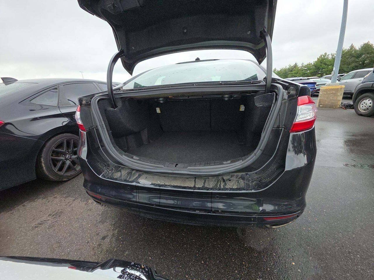 Used 2015 Ford Fusion Titanium FWD image 5