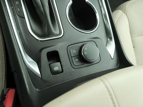 Used 2023 Chevrolet Traverse LS image 16