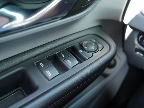 Used 2024 GMC Terrain SLT image 29