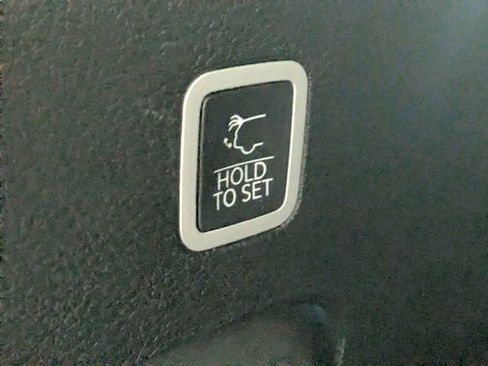 Used 2022 Jeep Wagoneer Series III w/ Premium Group I image 33