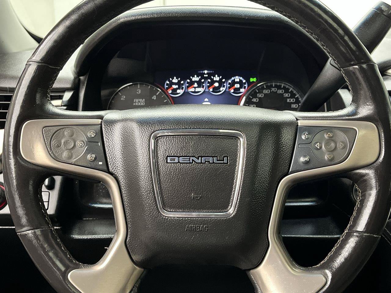 Used 2015 GMC Yukon Denali w/ Touring Package AWD/4WD image 17