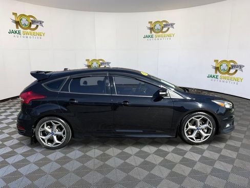 Used 2017 Ford Focus ST image 11