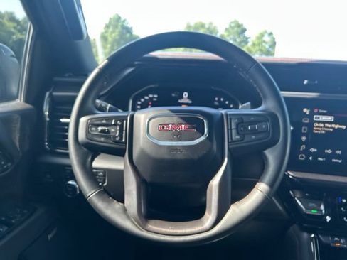 Used 2025 GMC Sierra 1500 AT4 w/ Technology Package AWD/4WD image 23