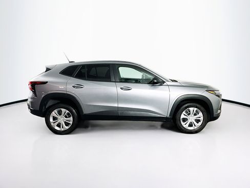 Used 2025 Chevrolet Trax LS image 10