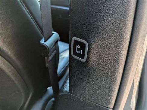 Used 2025 Chrysler Pacifica Select FWD image 18