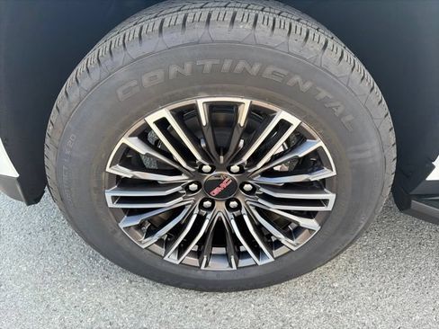 New 2026 GMC Yukon Elevation w/ LPO, Floor Liner Package AWD/4WD image 10