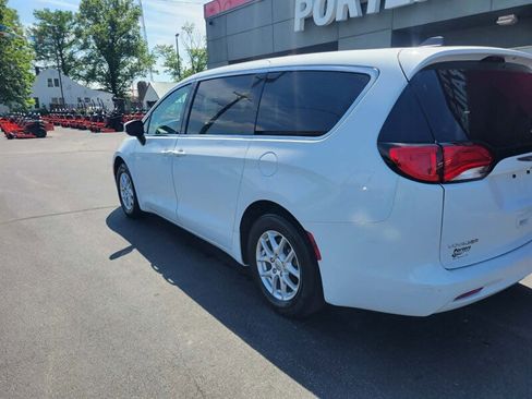 Used 2022 Chrysler Voyager LX FWD image 8