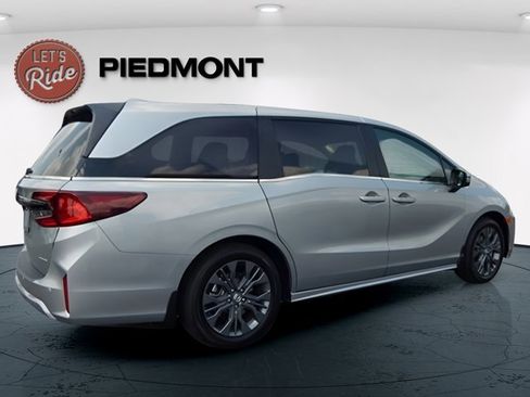 Certified 2025 Honda Odyssey Touring image 5